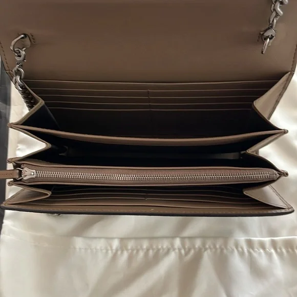 Gucci purse - Picture 10 of 11